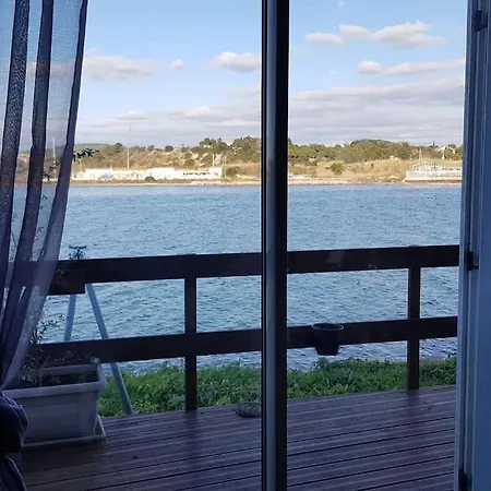 펜션 D'exception Au Bord De L'etang A *